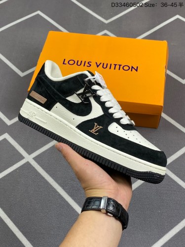 230原楦原数据纸版#采用优质皮革鞋面材质#内置全掌air sole气垫# 耐克 Nike Air Force 1 ’07 空军一号低帮百搭休闲运动板鞋。柔软、弹性十足的缓震性能和出色的中底设计，