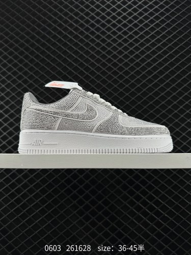140 Nike Air Force1  全新配色钻石 #原楦头原纸板  打造纯正空军版型 #专注外贸渠道  全掌内置蜂窝气垫 #原盒配件 原厂中底钢印、拉帮完美   货号：HF0729-001 编码