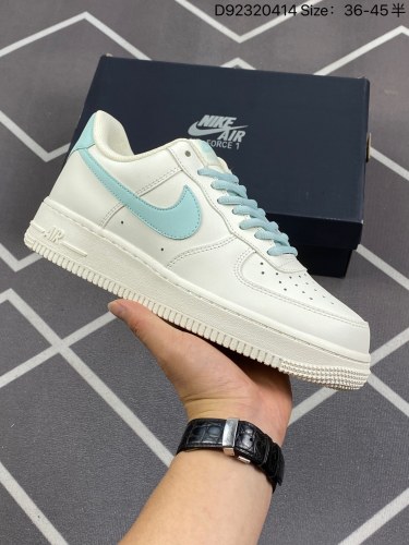 160 Nike Air Force 1 Low 07 奶白蓝原楦头原纸板 打造纯正低帮空军版型专注外贸渠道 全掌内置蜂窝气垫 原盒配件 原厂中底钢印、拉帮完美 官方货号：CQ5059 226 编