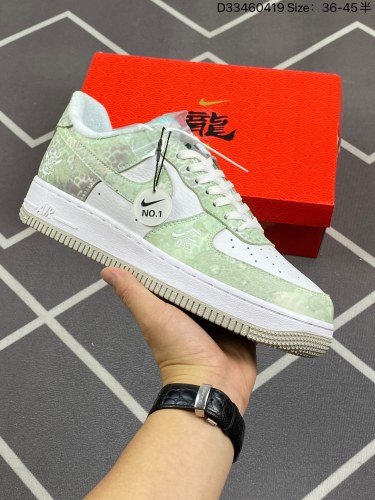 230耐克Nike Air Force 1 Low  空军一号低帮百搭休闲运动板鞋。柔软、弹性十足的缓震性能和出色的中底设计，横跨复古与现代的外型结合，造就出风靡全球三十多年的Force 1。货号