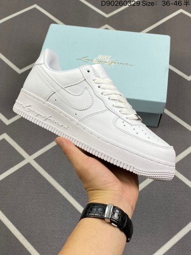 130 Air Force 1  空军 低帮系列 魔力红配色！著名“Red October”主题压阵的NIKE带来这款全红头层皮打造的Air Force 1 Low，同样纯红色呈现，而对于30年来