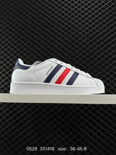 90 ✅阿迪达斯Adidas三叶草 Originals Superstar 贝壳头经典百搭休闲运动板鞋  货号：H68095 编码：331418  Size:36～45半  详情       ¥ 90