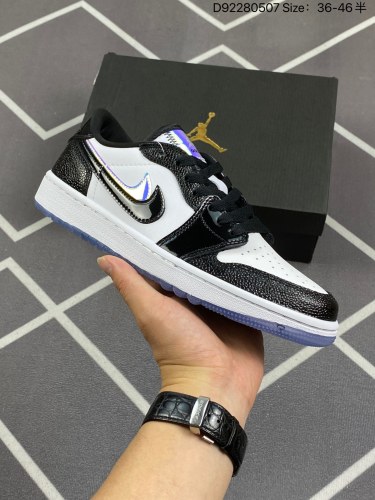 140Nike Air Jordan 1 Low AJ1乔丹一代低帮经典复古文化休闲运动篮球鞋 原楦原档案数据开发 采用软质牛剖革组合头层皮鞋面材质 鞋垫嵌入缓震EVA物料及缜密拉帮中底布 外置耐