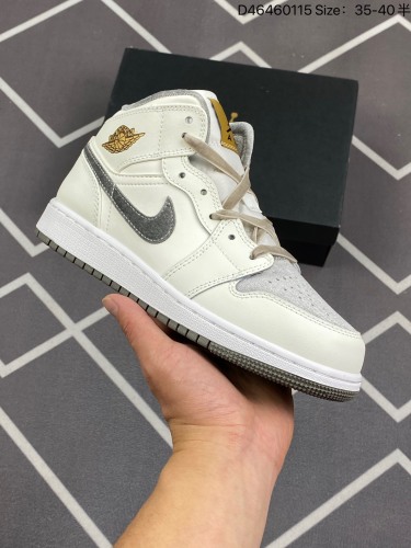 230公司级✅Air Jordan 1 Low AJ1乔1中帮休闲板鞋 同步官方配色市场唯一独家头层皮打造 原鞋原档案开发 原厂皮料 原档冲孔鞋头 正确满胶鞋垫 四线拉帮 原厂织唛标 鞋舌高弹海绵