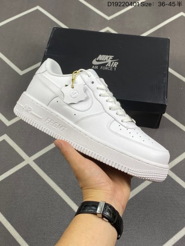 110耐克Nike Air Force 1 Low  空军一号百搭休闲运动板鞋  柔软、弹性十足的缓震性能和出色的中底设计，横跨复古与现代的外型结合，造就出风靡全球三十多年的Force 1，直到今