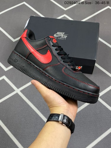 120耐克 Nike Air Force 1 '07 Low 空军一号含气垫 低帮百搭厚底增高休闲运动板鞋。柔软、弹性十足的缓震性能和出色的中底设计，横跨复古与现代的外型结合，造就出风靡全球三十多