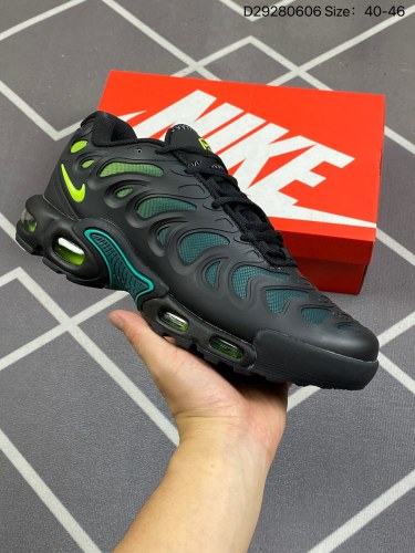 140耐克NIKE AIR MAXPLUS DRIFT休闲气垫缓震跑步运动鞋 造型超讨喜！鞋面以帆布和织物材质包裹，保证了轻薄透气，更适合夏季穿着。鞋侧「鱼骨」形状的 TPU 搭配巨型 Swoos