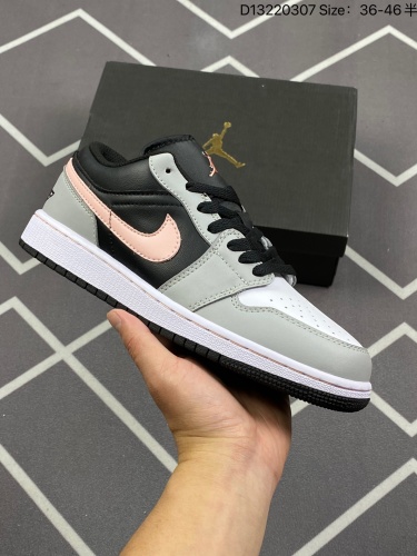 合集110Air Jordan 1 Low 乔1 aj1复古文化休闲运动篮球鞋。凭借出色的性能和吸睛的外观， Air Jordan直是风球场和街头的时尚标杆。Air Jordan 1 从1985年