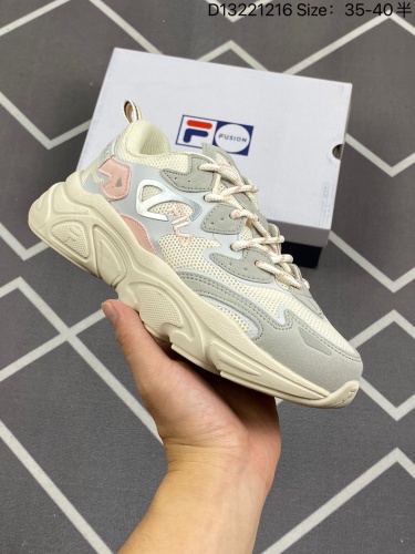 合集110斐乐FILA 春季新品 Interation 潮流缓震休闲运动老爹鞋。迎接老爹鞋风格，具有风格的繁复鞋面结构，独特视觉外观犀利而有型，夸张肥大宽底别具一格，引领新风潮！ F12W0311