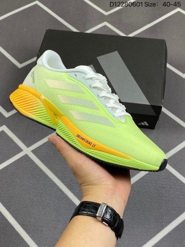 140Adidas阿迪达斯.男女鞋 三叶草CAMPUS 00s 面包鞋复古休闲板鞋千禧回潮！adidas Campus 00s 经典再现！面包化的campus鞋款在今年受到很多人的喜爱。鞋款整体设