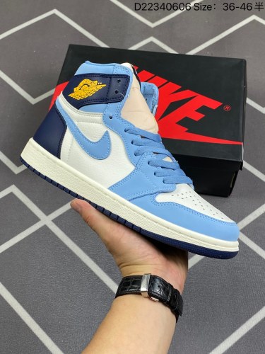 170Air Jordan 1 High OG First in Flight 高帮 蓝白 AJ1 乔丹1代 aj1 乔1 高邦 北卡蓝 乔丹篮球鞋系列 构色采用北卡蓝、黑曜石色以及米白色进行搭配