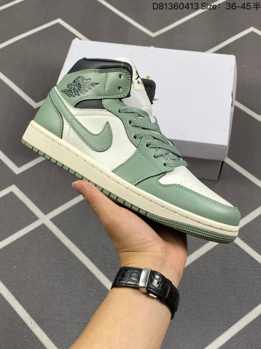 180耐克（NIKE）AIR JORDAN 1 MID 男女子篮球鞋时尚轻盈板鞋AJ1乔1运动鞋 乔丹一代 高帮复古休闲篮球鞋  。AIR JORDAN 1 MID 搭载内置AIR气垫，柔软、舒适