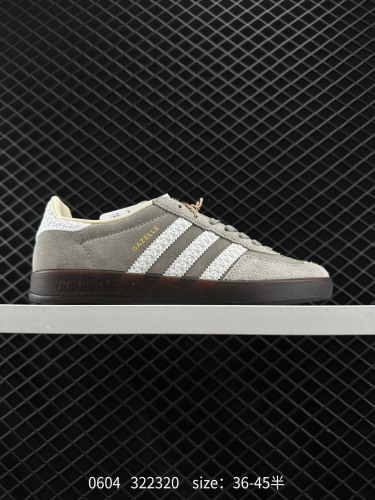 100 Adidas originals Gazelle Indoor 复古单品 自1960年代发售以来，“GAZELLE”系列凭借其古典复古魅力，一直备受喜爱。如今，该系列以最新潮流的“运动&少女”