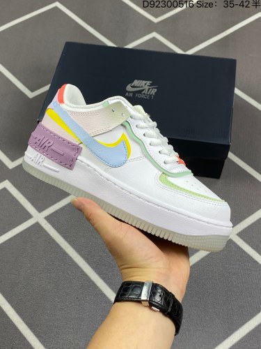 150NK WMNS Air Force 1 Shadow全新少女系解构主义设计 空军一号马卡龙 鞋款以“双重swoosh标志叠加”为特色，在细节上呈现多层次的设计。以大胆的设计手法，重新演绎这些