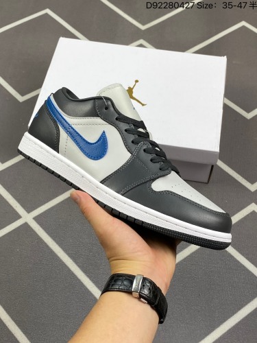 140耐克 乔丹Air Jordan 1 Low AJ1 乔1 乔丹1代aj1 低帮复古文化休闲运动篮球鞋。该鞋款从 1985 年元年款汲取设计灵感，焕新演绎简约经典外观，让人感到熟悉的同时又颇具