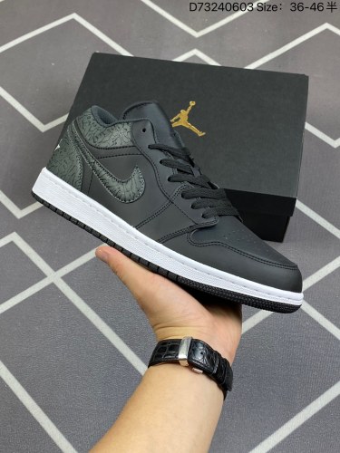 120Air Jordan 1 Low 低帮 黑白大象 AJ1 乔丹1代 aj1 乔1 低邦 黑色 乔丹篮球鞋系列 采用黑色、白色和灰色配色方案，整双鞋采用黑色皮革鞋面，网眼鞋舌和两侧Swoosh
