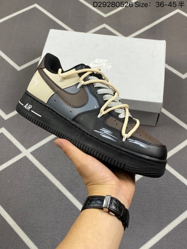 140✅耐克Nike Air Force 1 Low 炫彩  空军一号低帮百搭休闲运动板鞋。柔软、弹性十足的缓震性能和出色的中底设计，横跨复古与现代的外型结合，造就出风靡全球三十多年的Force