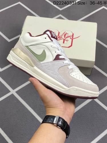 120Air Jordan Stadium 90 AJ 龙年主题配色 简约休闲板鞋 FZ5043-120 #充满了对 Tinker Hatfeld原创设计的致敬，包括中足网状面板、前足外侧的鲨鱼齿