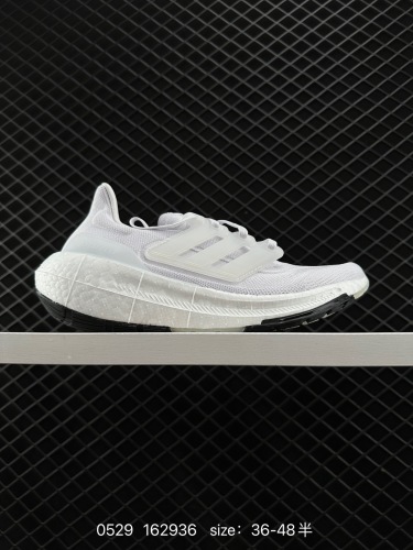 180 Adidas/阿迪达斯 男女鞋真标真爆材质，升级原楦原纸版开发版型，全新Primeknit纹路编织鞋面材质，全掌Boost爆米花超轻新科技中底,外置耐磨防滑底片❗️“飘飘跑”轻弹来袭！阿迪达斯
