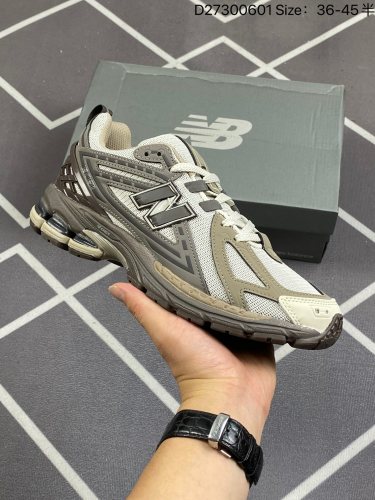 150New Balance M1906系列 复古单品宝藏老爹鞋款 公司级 复古元素叠加 质感超级棒 楦版型材料细节做工精细 作为NB最经典的档案鞋型之一 与2002一样，1906有着NB最成熟的