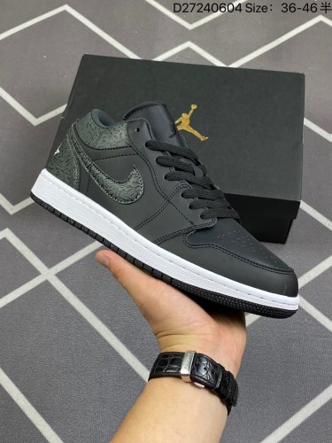 120Air Jordan 1 Low WMNS Jade Smoke 低帮 黑灰绿 AJ1 乔丹1代 aj1 乔1 低邦 黑绿 男女同款 乔丹篮球鞋系列 整体以黑色、灰色、墨绿色三个色调为主，鞋