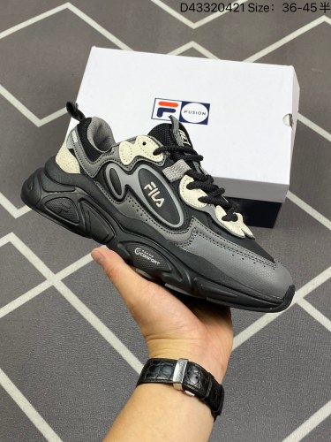 160  斐乐Fila 圣诞节 可颂面包鞋 系列老爹风增高复古中性休闲运动慢跑鞋 升级原楦原纸版数据开发版型 采用环保太空革拼接斜纹网眼布鞋面材质 独立发泡EVA中底+耐磨橡胶外底❗纯粹复古魅力