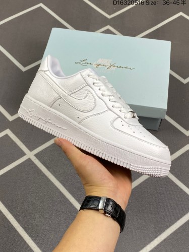 160✅耐克Nike Air Force 1 Low  空军一号低帮百搭休闲运动板鞋。柔软、弹性十足的缓震性能和出色的中底设计，横跨复古与现代的外型结合，造就出风靡全球三十多年的Force 1。