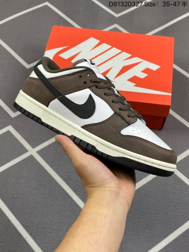 160 Nike Dunk Low Next Nature “Cacao Wow” 黑摩卡‼️整双鞋颜色像极了「黑摩卡」，将白色作为底色的同时使用棕色勾勒四周鞋身轮廓，此外再用黑色渲染两侧的 Ni