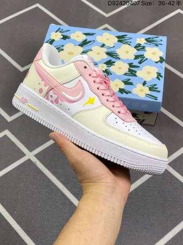 210耐克空军尼斯湖 Nike Air Force 1 Fontanka 耐克空军丰塔卡系列运动鞋。全鞋身纳米材质 摆脱传统空军一贯的厚重感大底原材modo 鞋底十足的弹力 赋予空军的“踩屎感”。