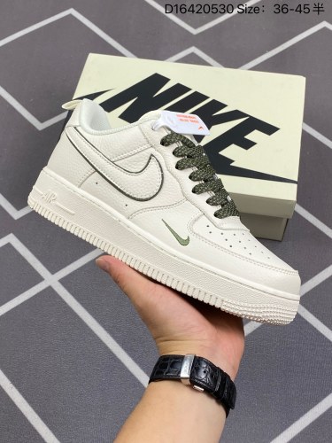 210Nike Air Force 1 Low 07 米白满天星原楦头原纸板 打造纯正低帮空军版型专注外贸渠道 全掌内置蜂窝气垫 原盒配件 原厂中底钢印、拉帮完美 官方货号：MJ0319 022