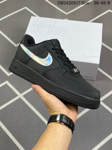 210公司级 带半码 耐克Nike Air Force 1 Low  空军一号低帮百搭休闲运动板鞋。柔软、弹性十足的缓震性能和出色的中底设计，横跨复古与现代的外型结合，造就出风靡全球三十多年的Fo