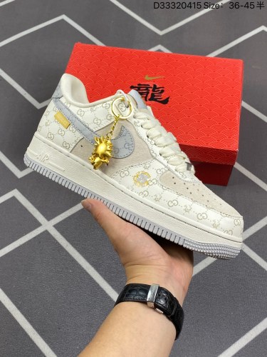 160NK Air Force 1´07 Low 空军一号低帮百搭休闲运动板鞋 LX1988-004 柔软、弹性十足的缓震性能和出色的中底设计 横跨复古与现代的外型结合 造就出风靡全球三十多年的F