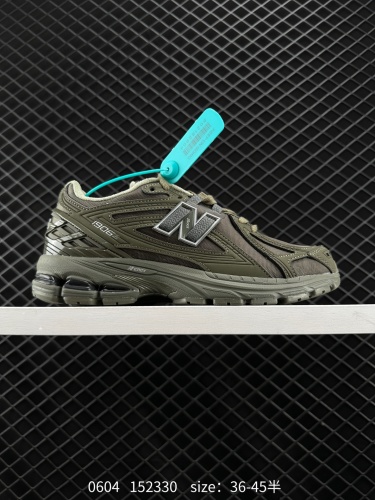 150  New Balance M1906R 复古单品 近两年来，要说人气最高的球鞋品牌相信 New Balance 一定是其中之一。无论是重磅联名，还是亮眼配色，都有着超高的人气，市价也一度居高不