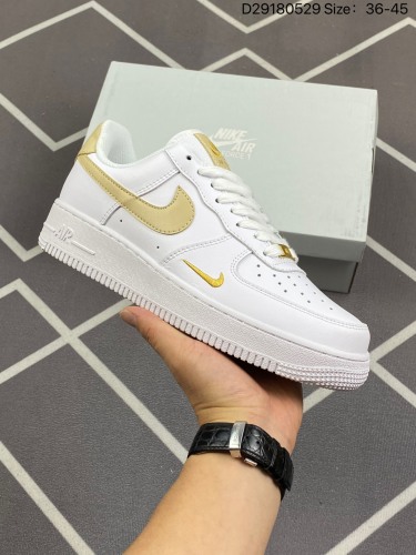90✅Nike Air Force 1 '07 Low 原楦头原纸板 打造纯正空军版型 #专注外贸渠道  全掌内置蜂窝气垫 #原盒配件 原厂中底钢印、拉帮完美  官方同步上架官方货号：CZ0270
