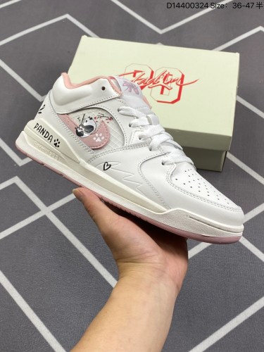 200Air Jordan Stadium 90 Low AJ90 低帮 黑色 乔丹篮球鞋系列 采用黑色皮革鞋面和网状侧板以匹配其鞋舌，鞋身两侧Swoosh Logo采用灰色绒面革、 鞋舌品牌、内