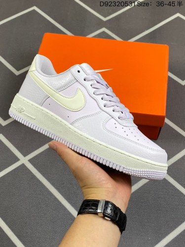160公司级✅耐克Nike Air Force 1 Low  空军一号低帮百搭休闲运动板鞋。柔软、弹性十足的缓震性能和出色的中底设计，横跨复古与现代的外型结合，造就出风靡全球三十多年的Force