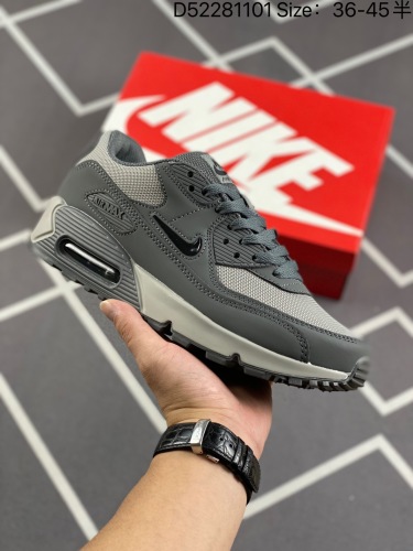 合集140Nike Air Max 1  Air Max 气垫  全新配色鞋身材质均选择皮革、织物、麂皮多种材质覆盖，保证质感的前提下，层次感也相当不错。细节方面，除了鞋舌的雪糕图案外，侧身半透明