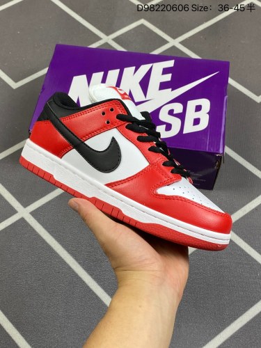 110耐克Nike SB Dunk Low 扣篮系列 复古低帮休闲运动滑板板鞋。采用脚感柔软舒适ZoomAir气垫，有效吸收滑板等极限运动在落地时带来的冲击力，为街头运动者们提供更好的保护。货号：