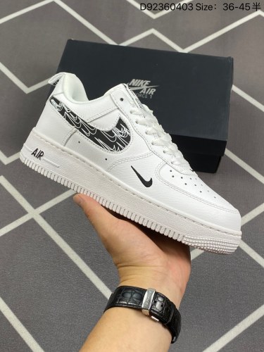 180✅耐克Nike Air Force 1 Low  空军一号低帮百搭休闲运动板鞋。柔软、弹性十足的缓震性能和出色的中底设计，横跨复古与现代的外型结合，造就出风靡全球三十多年的Force 1