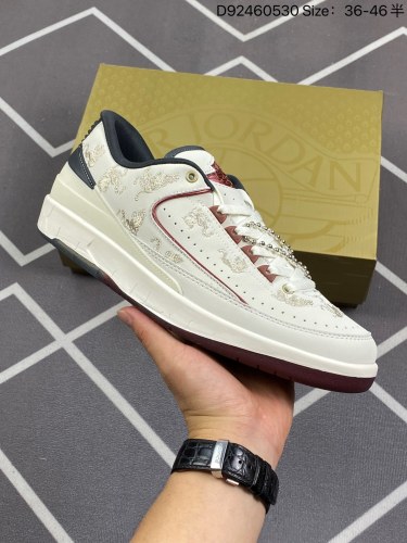 230耐克 Nike Air Jordan 2 Retro SP  乔丹2代aj2代复古篮球鞋舒适运动鞋  醒目配色搭配经典细节，塑就 AJ2 复古造型。设计灵感源自 80 年代乔丹经典战靴。舒适
