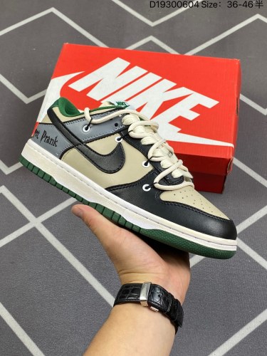 150  公司级✅Dunk Low “Brown Green” 米棕绿全新的这款米棕绿采用其通常的全皮革构造，带有网眼鞋舌和衬里。它的特点是棕褐色覆盖其大部分鞋面，绿色Swooshes、后跟、衬里