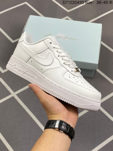 110Nike Air Force 1 Low  空军一号低帮百搭休闲板鞋。柔软、弹性十足的缓震性能和出色的中底设计，横跨复古与现代的外型结合，造就出风靡全球三十多年的Force 1。