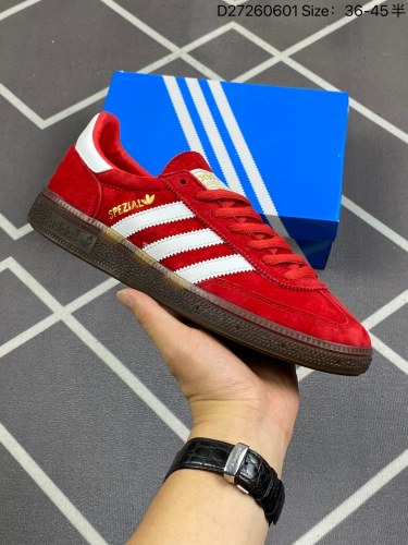 130三叶草 HANDBALL SPEZIAL 1比1工匠精神 全鞋采用进口头层猪八制作 牛筋耐磨大底  承载青春情怀的板鞋，是现在潮男靓女上脚的大热鞋款
