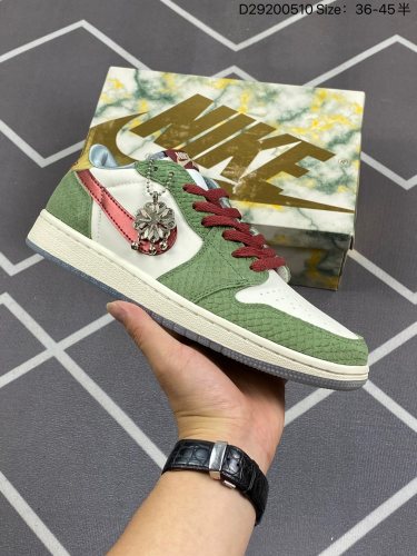 100Air Jordan AJ1 Low “Year of the Dragon” CNY 龙年限定 FN3727-100 整双鞋将白色作为底色 使用绿色、红色、金色等多种色彩装点鞋面 构造出丰