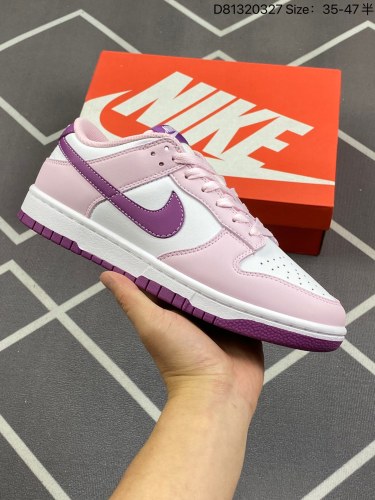 160耐克 Nike Dunk Low Retro 运动鞋 复古运动板鞋。作为 80 年代经典篮球鞋款，起初专为硬木球场打造，后来成为席卷街头的时尚标杆，现以经典细节和复古篮球风范再次归来。皮革鞋