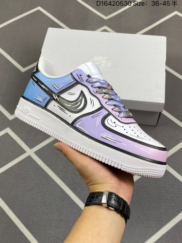 210耐克Nike Air Force 1 Low  空军一号低帮百搭休闲运动板鞋。柔软、弹性十足的缓震性能和出色的中底设计，横跨复古与现代的外型结合，造就出风靡全球三十多年的Force 1。货号