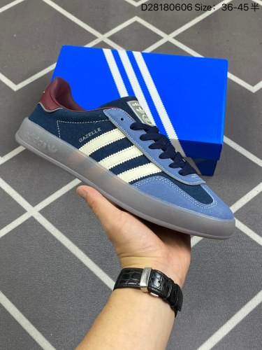 90阿迪达斯 Adidas Originals Gazelle Indoor 复古三叶草防滑透明橡胶板鞋经典运动鞋。这款经典鞋,忠于原版设计,缀撞色三条纹和鞋跟饰片。采用翻毛皮皮革鞋面,穿着舒适,