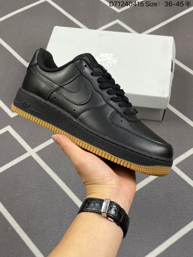 120升级原楦原纸版数据开发版型 采用硬质粒面牛剖革鞋面材质 内置全掌Air Sole气垫❗超帅「黑武士」装扮,耐克Nike Air Force 1'07BlackGum空军一号经典低帮百搭休闲运