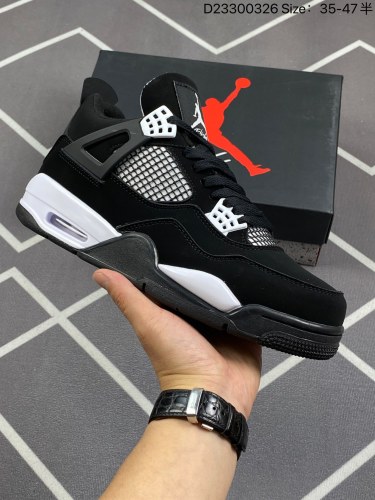 150Air Jordan 4 Retro AJ4 乔丹4代 aj4 乔4  乔丹篮球鞋系列 整体以皮革材质打造，配色方面以白色为底色，搭配海军蓝鞋带孔、中底等细节点缀，鞋身侧面的TPU支撑片以及