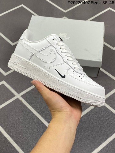 110  耐克Nike Air Force 1 Low  空军一号低帮百搭休闲运动板鞋。柔软、弹性十足的缓震性能和出色的中底设计，横跨复古与现代的外型结合，造就出风靡全球三十多年的Force 1。